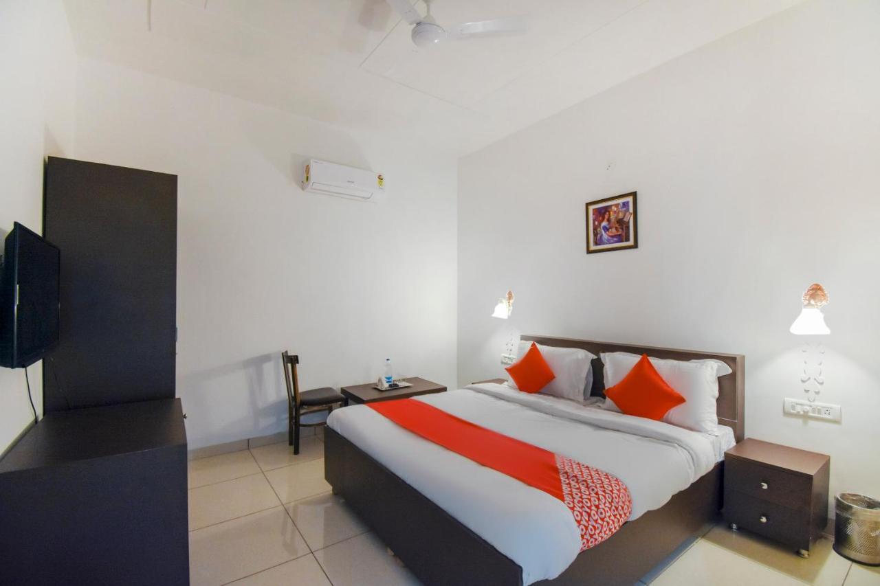 Oyo 75460 Sky High Residency Hotell Ludhiana Eksteriør bilde