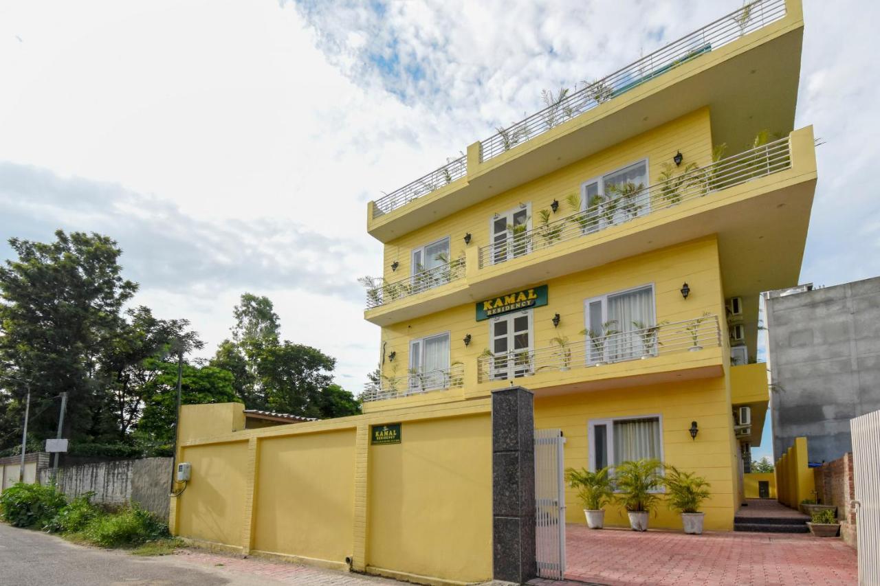 Oyo 75460 Sky High Residency Hotell Ludhiana Eksteriør bilde