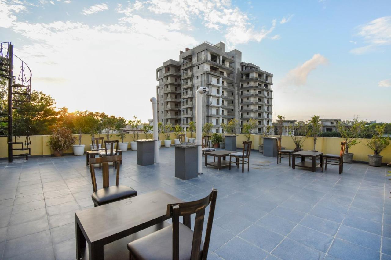 Oyo 75460 Sky High Residency Hotell Ludhiana Eksteriør bilde